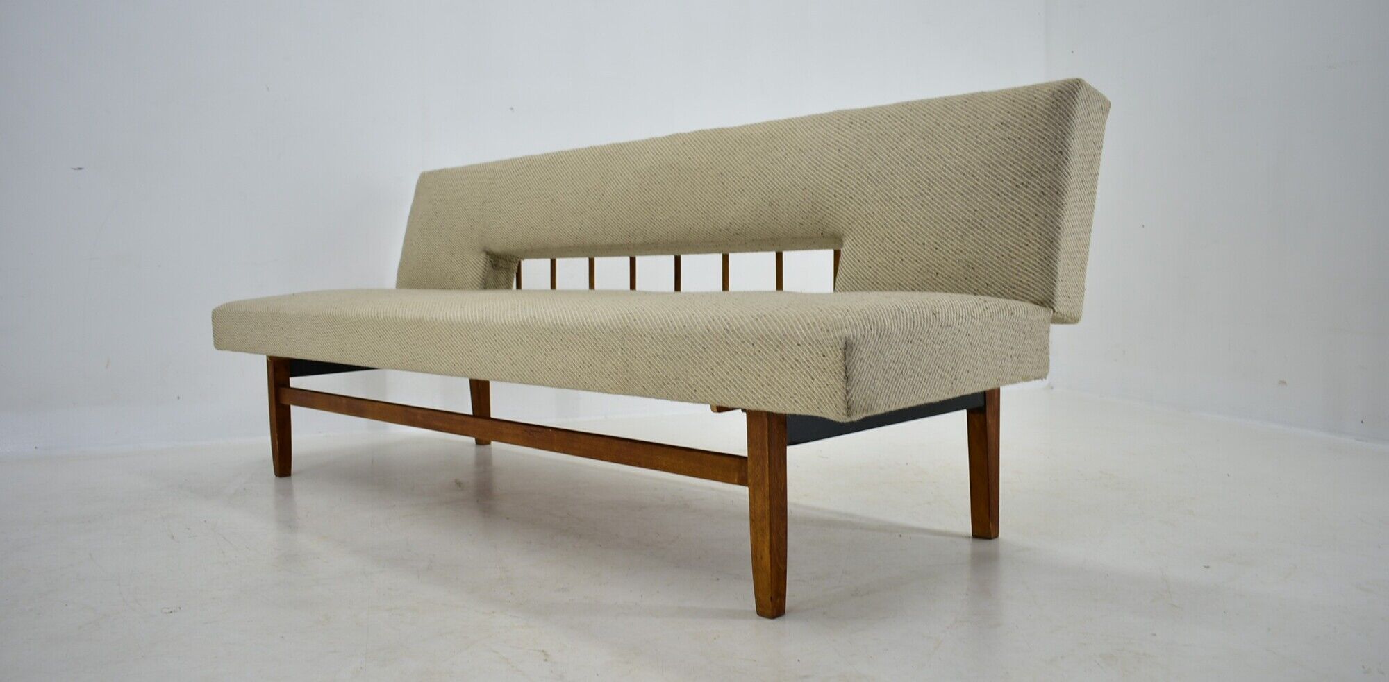 Mid-Century Sofa / Daybed Designed by Miroslav Navratil, 1960s