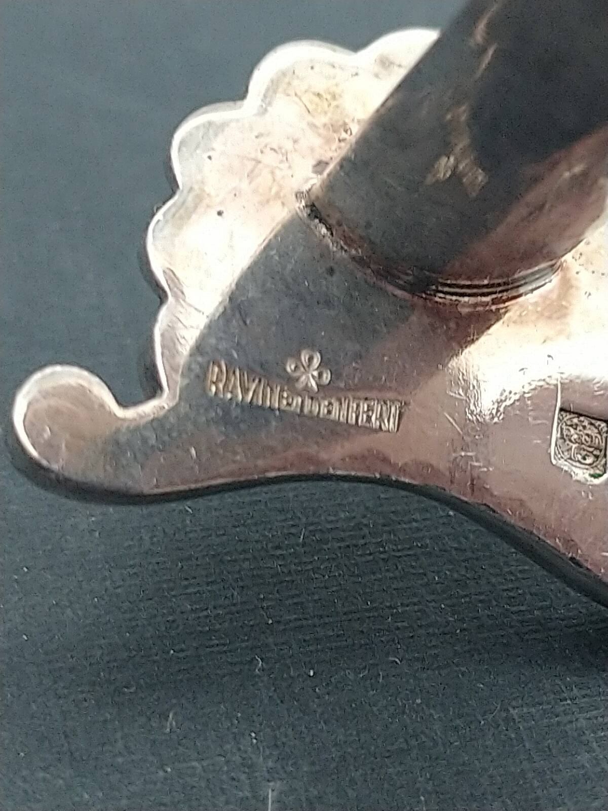 Silver-plated shell knife rests. Ravinet Denfert.