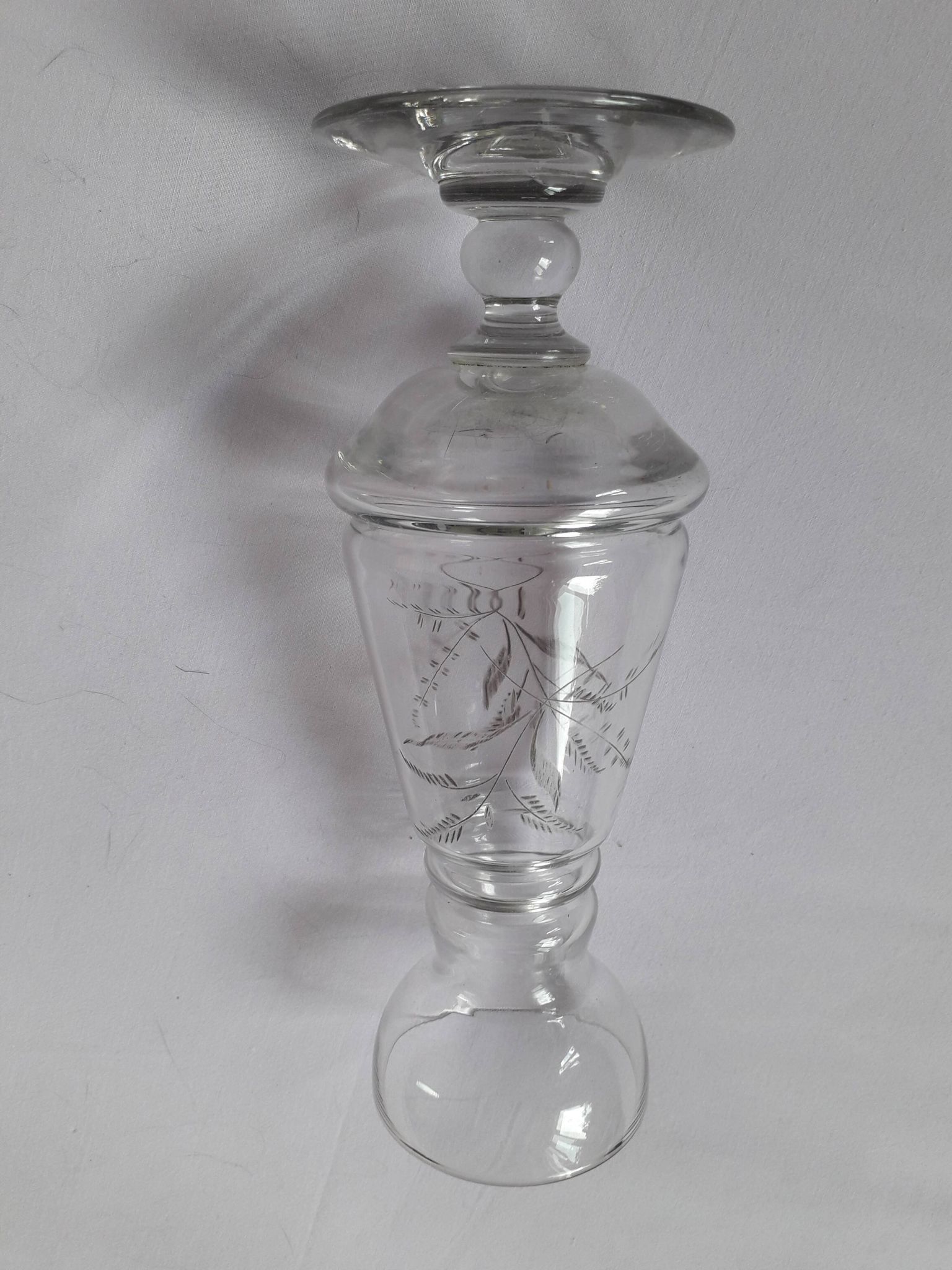 Vase vintage en verre ciselé