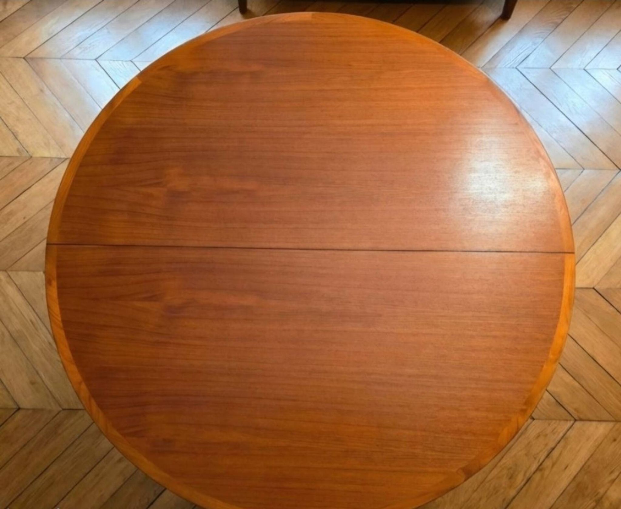 Grande Table ronde / ovale danoise 4 à 7-8 personnes extensible (110 -