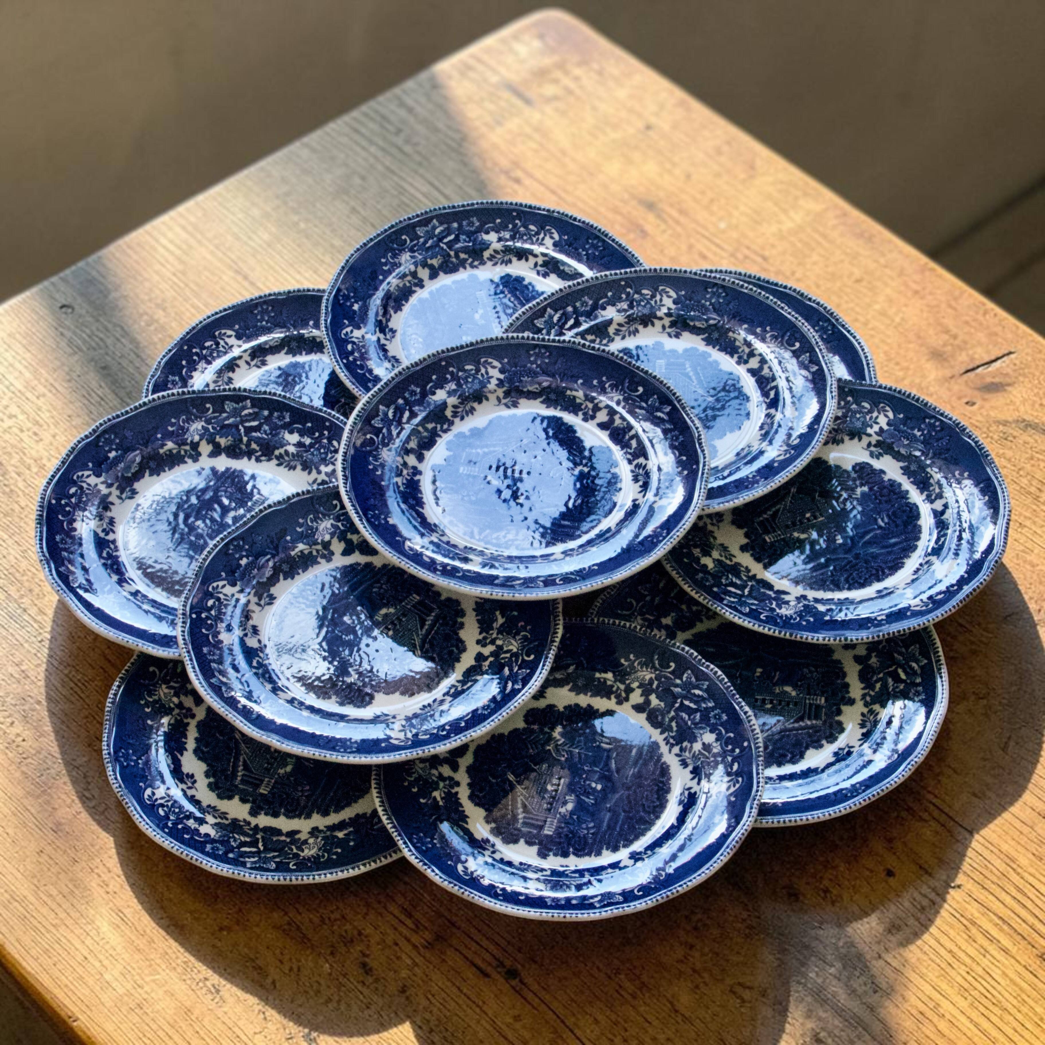 11 assiettes anglaises signées Enoch Wedgwood "Avon Cottage"