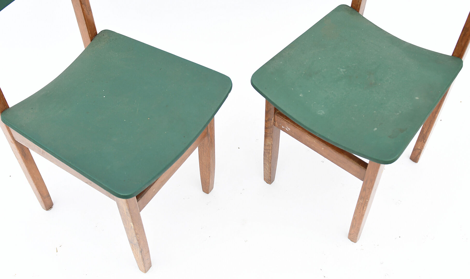 6 chaises à dossier de forme géométrique