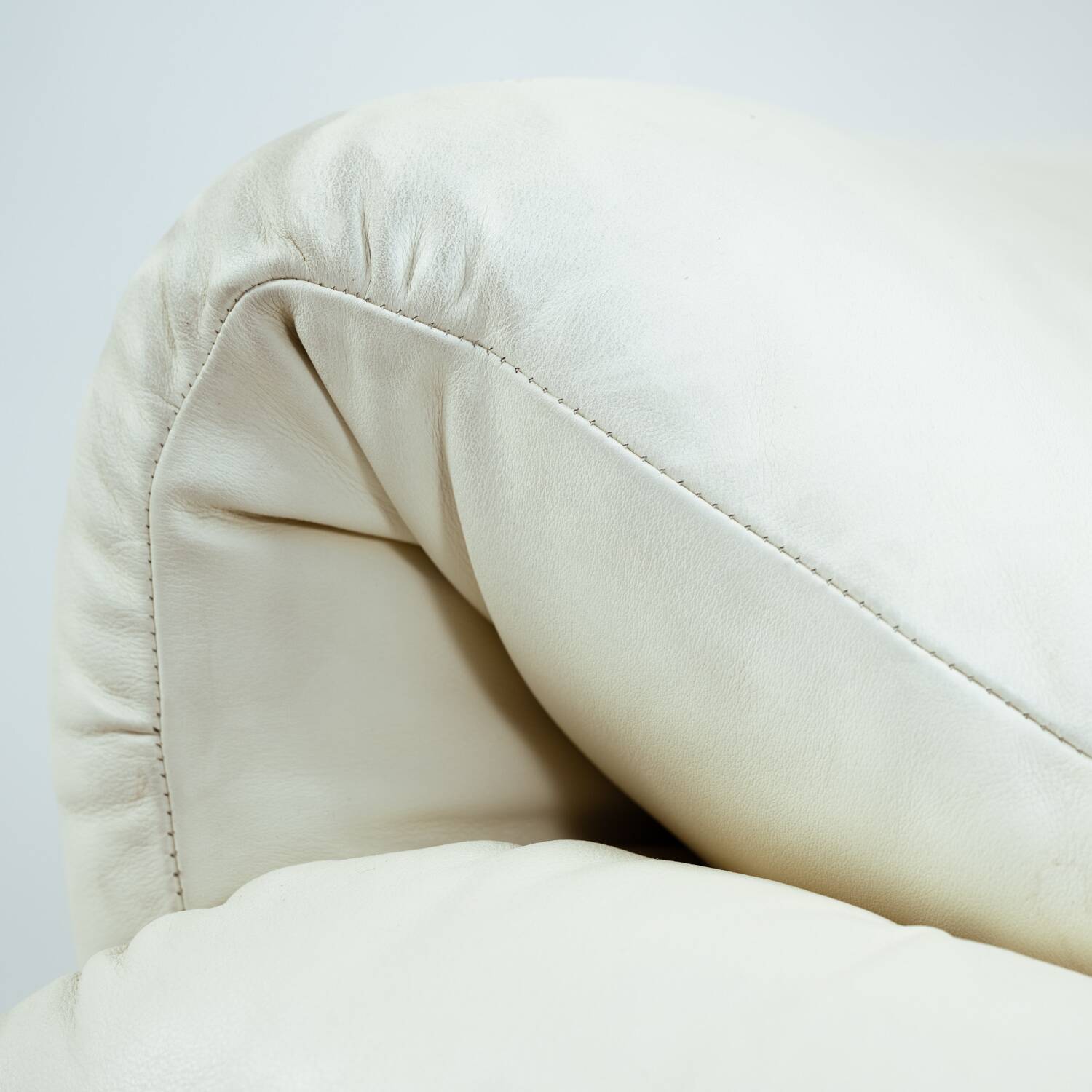 Chaise Maralunga de Vico Magistretti en cuir blanc