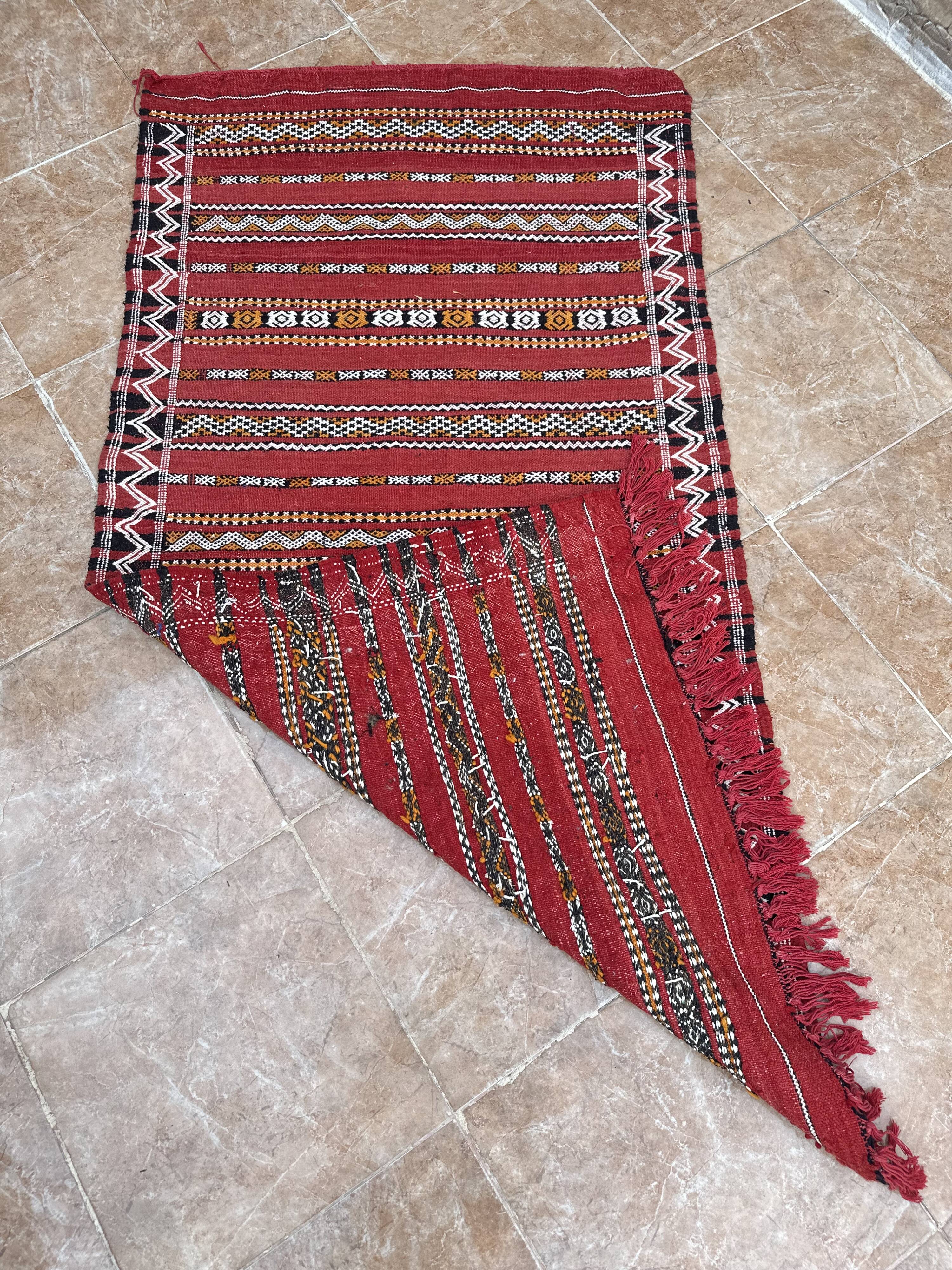 Moroccan Berber rug handwoven 100% organic wool from