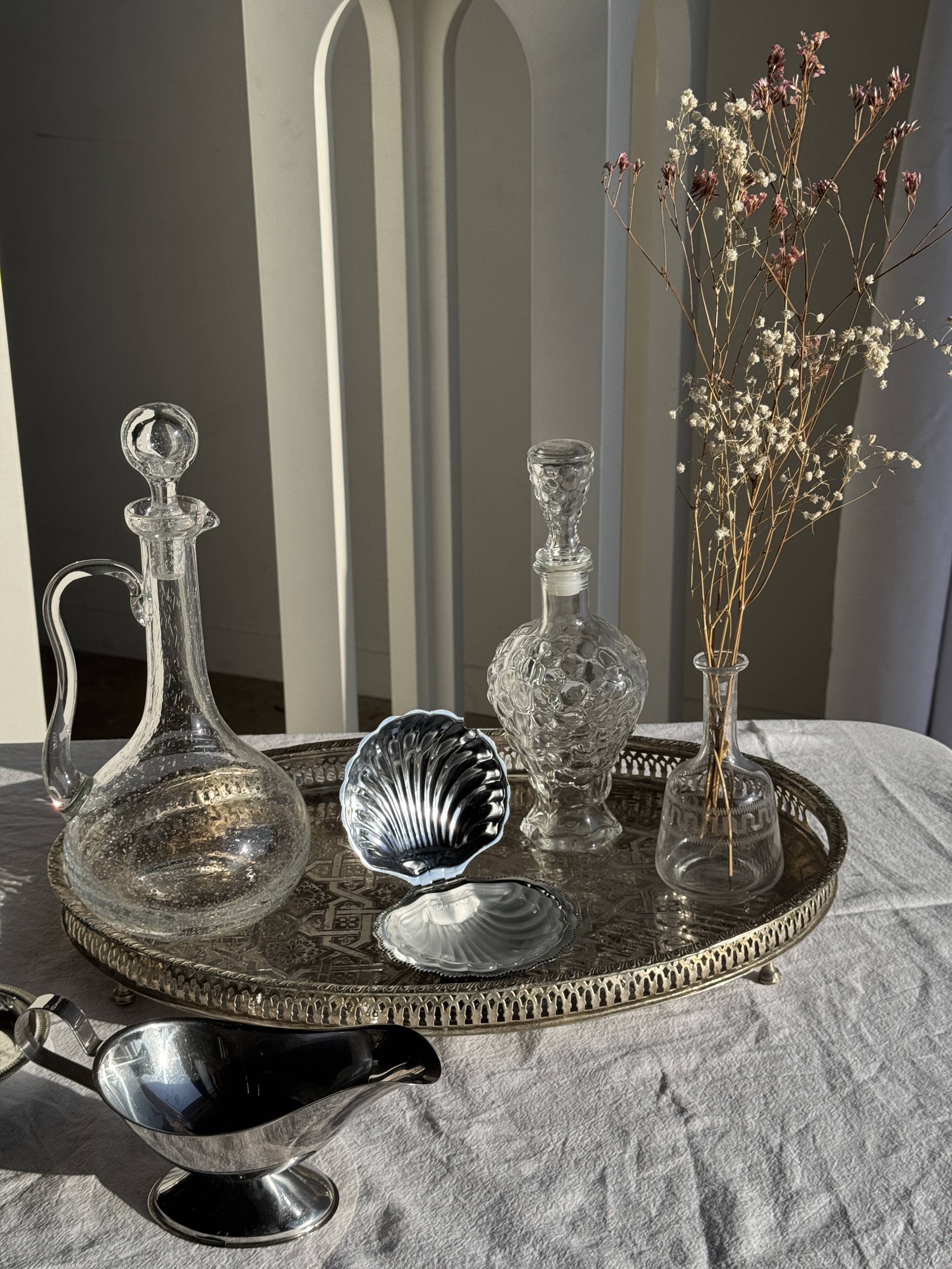 Oval Moroccan plateau engraved on a base 50x35.