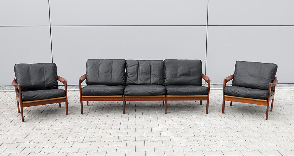 Sofa and armchairs designed by Illum Wikkelso