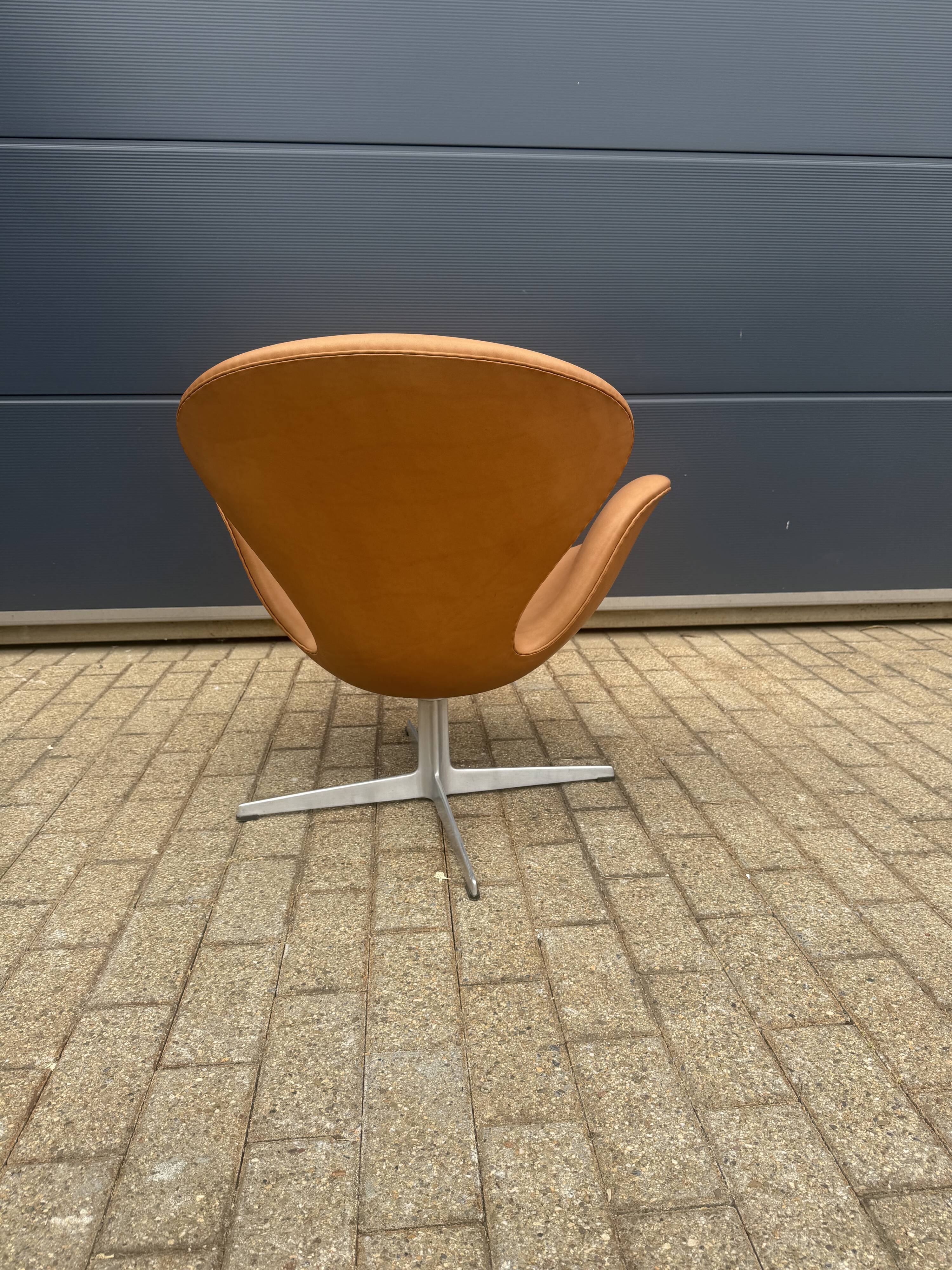 Fritz Hansen Swan Chair 05-‘67 Cognac Camel leather AS NEW