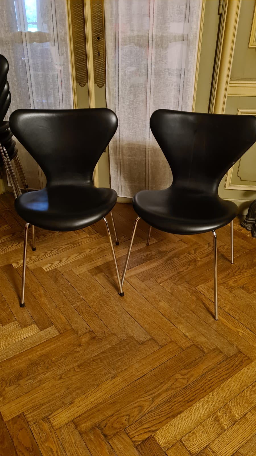 Arne Jacobsen: set of 6 chairs "Seven" model 3107