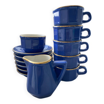 6 tasses et sous tasses et pot à lait Revoll