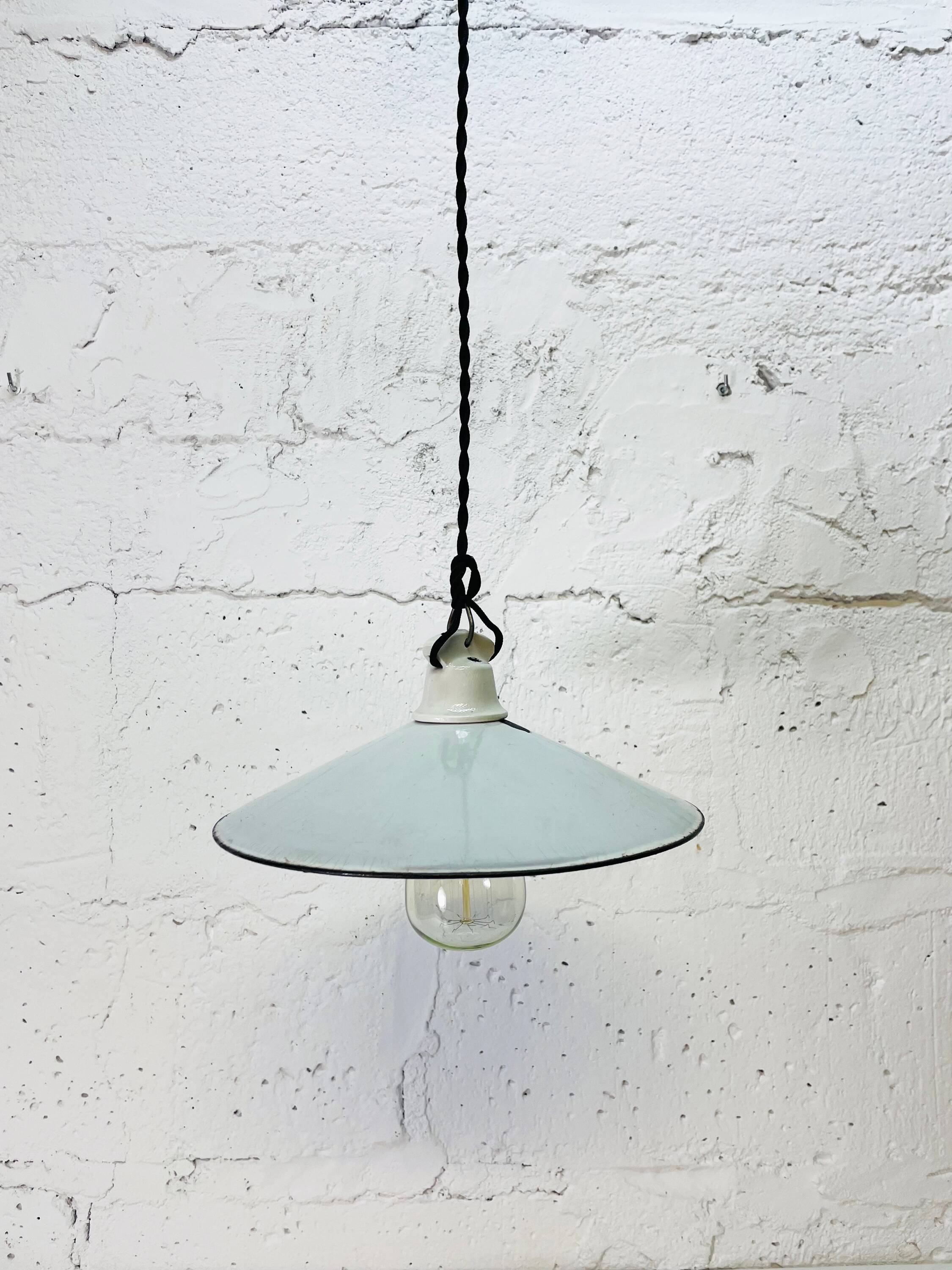 Lampe vintage émaillée, 1950