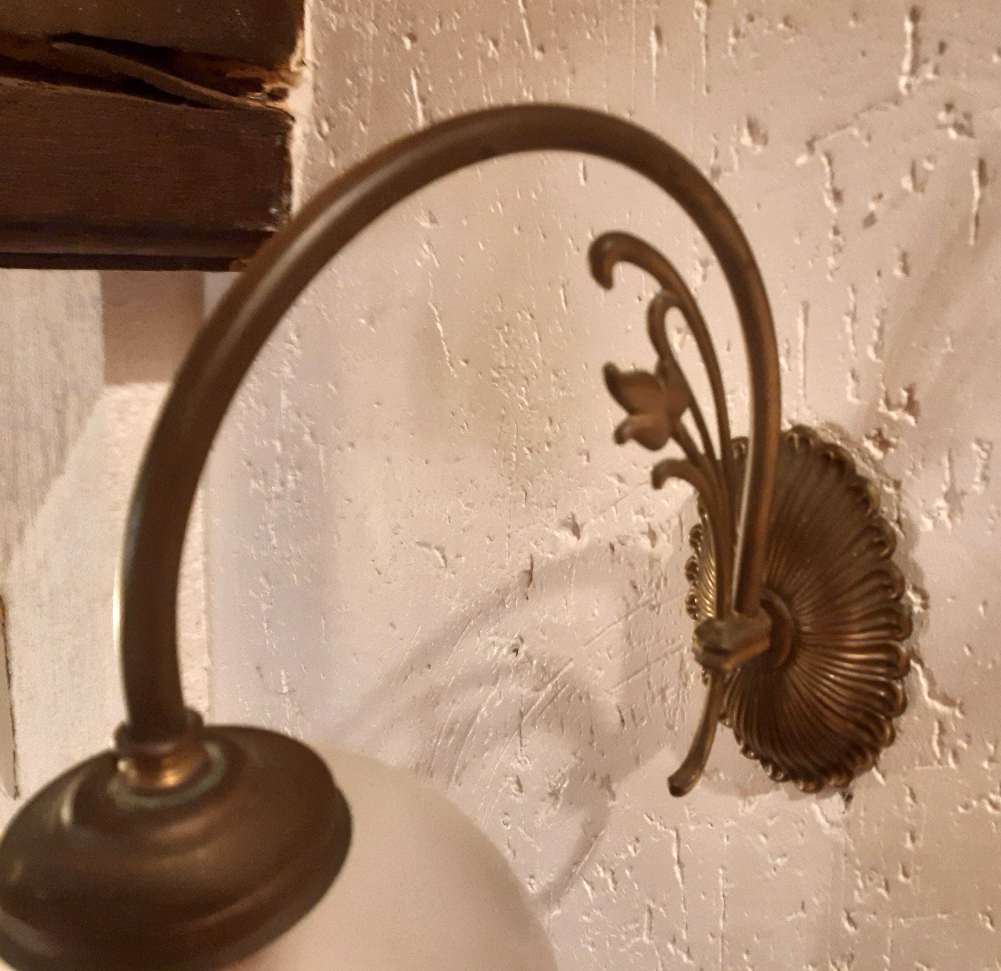 Applique murale globe verre et pampilles art nouveau