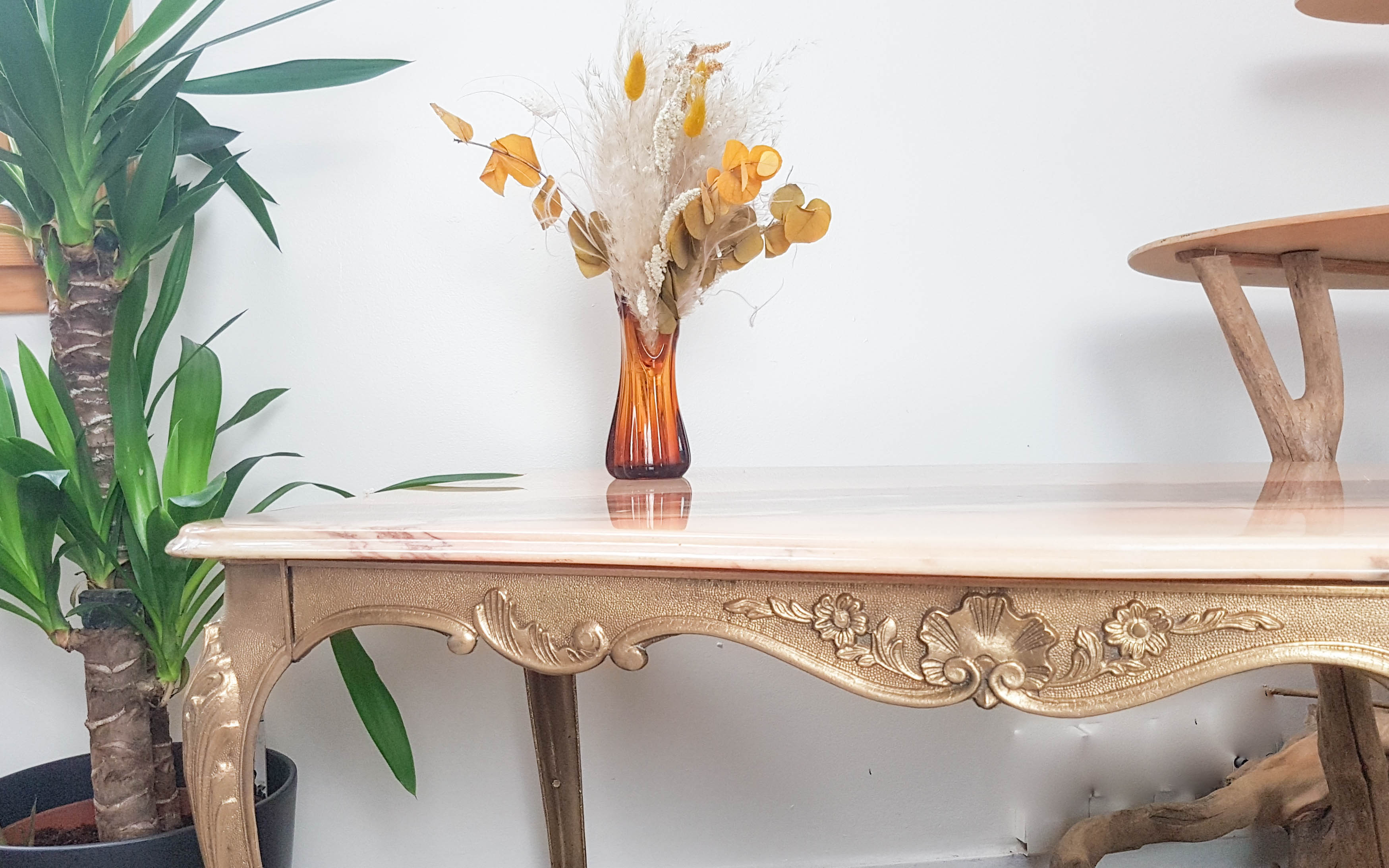Louis XV coffee table in brass pink marble