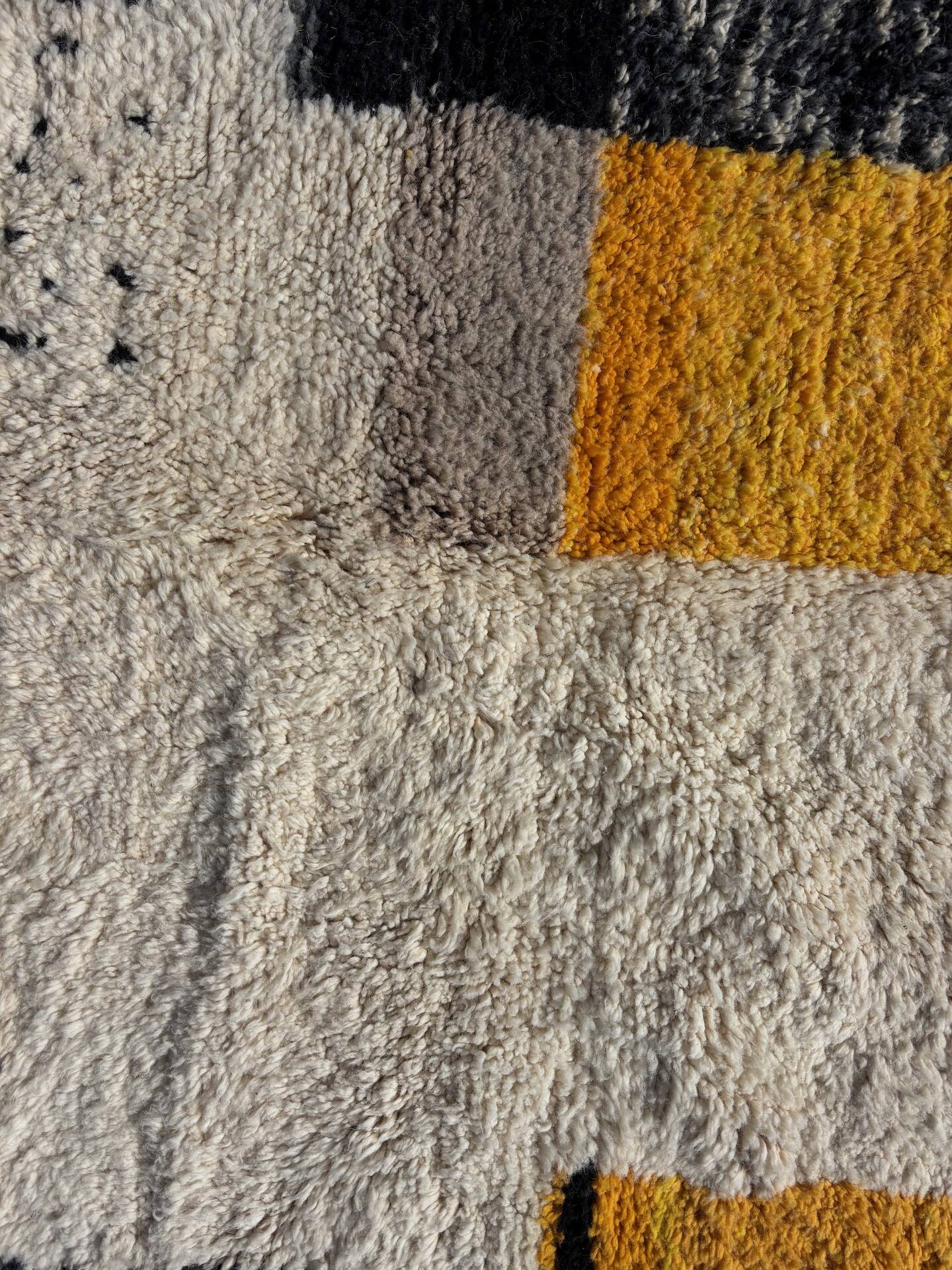 Moroccan rug with colorful geometric design 250×150 cm