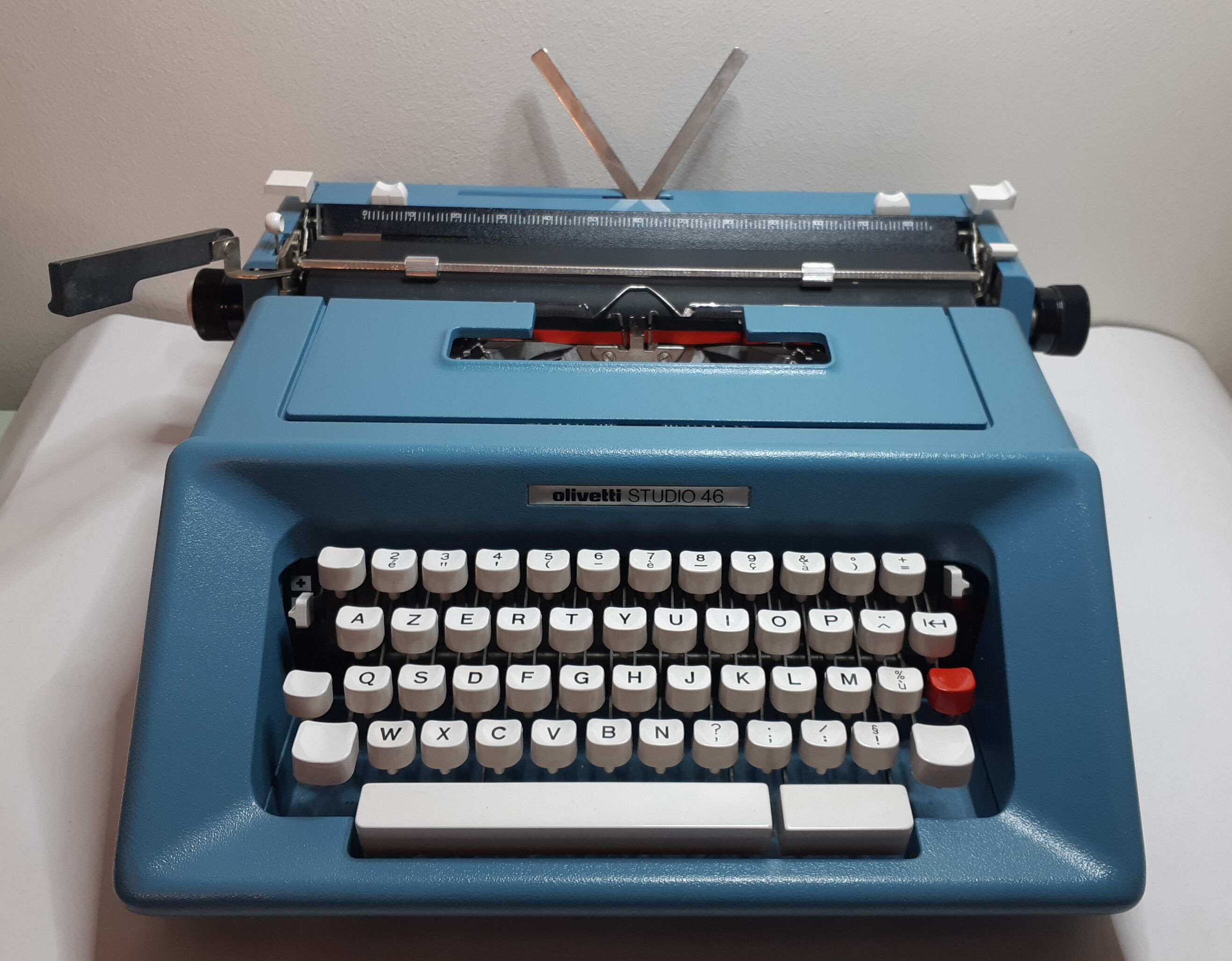Olivetti Studio 46 portable typewriter, functional