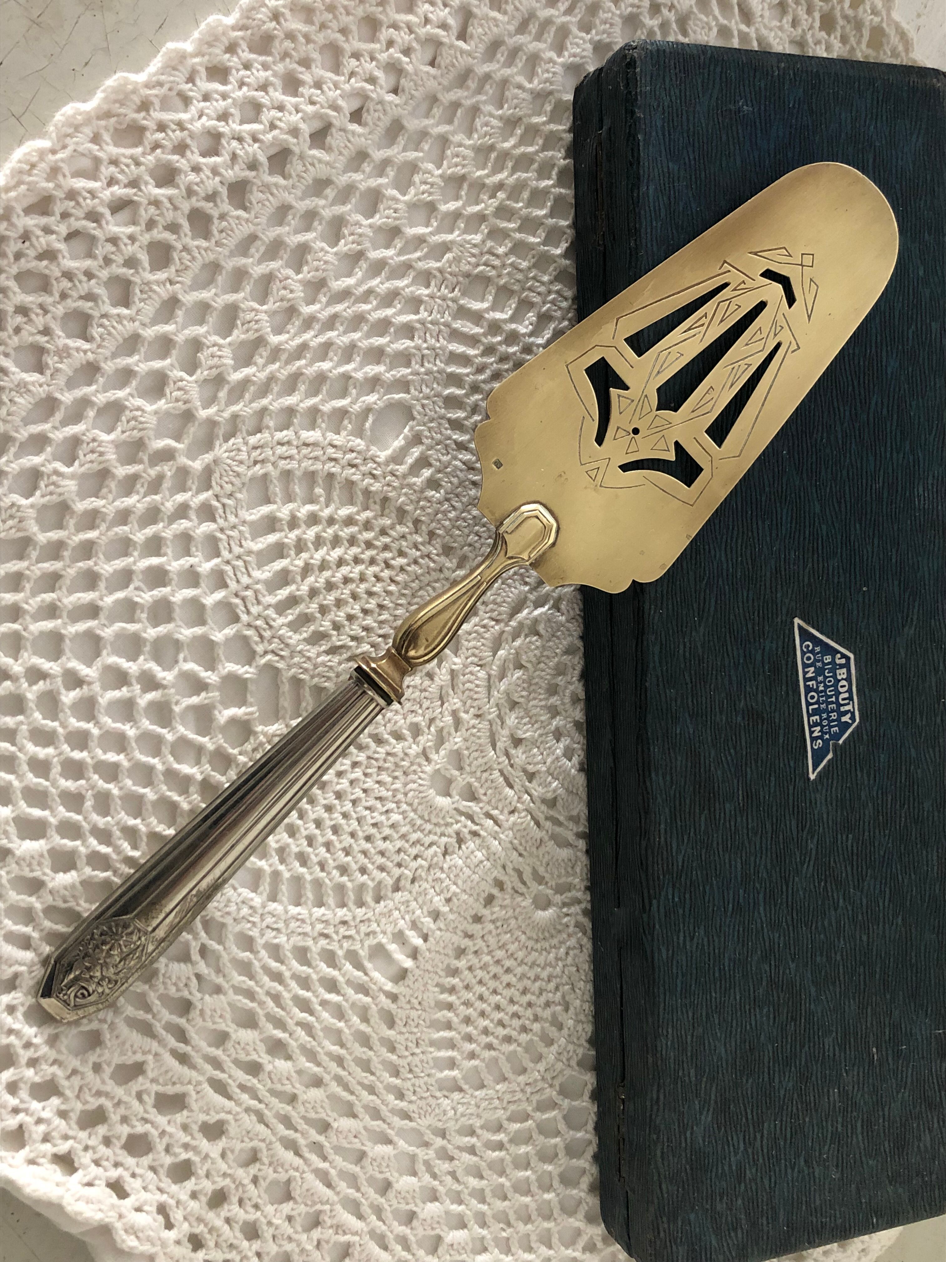Pie shovel, silver metal
