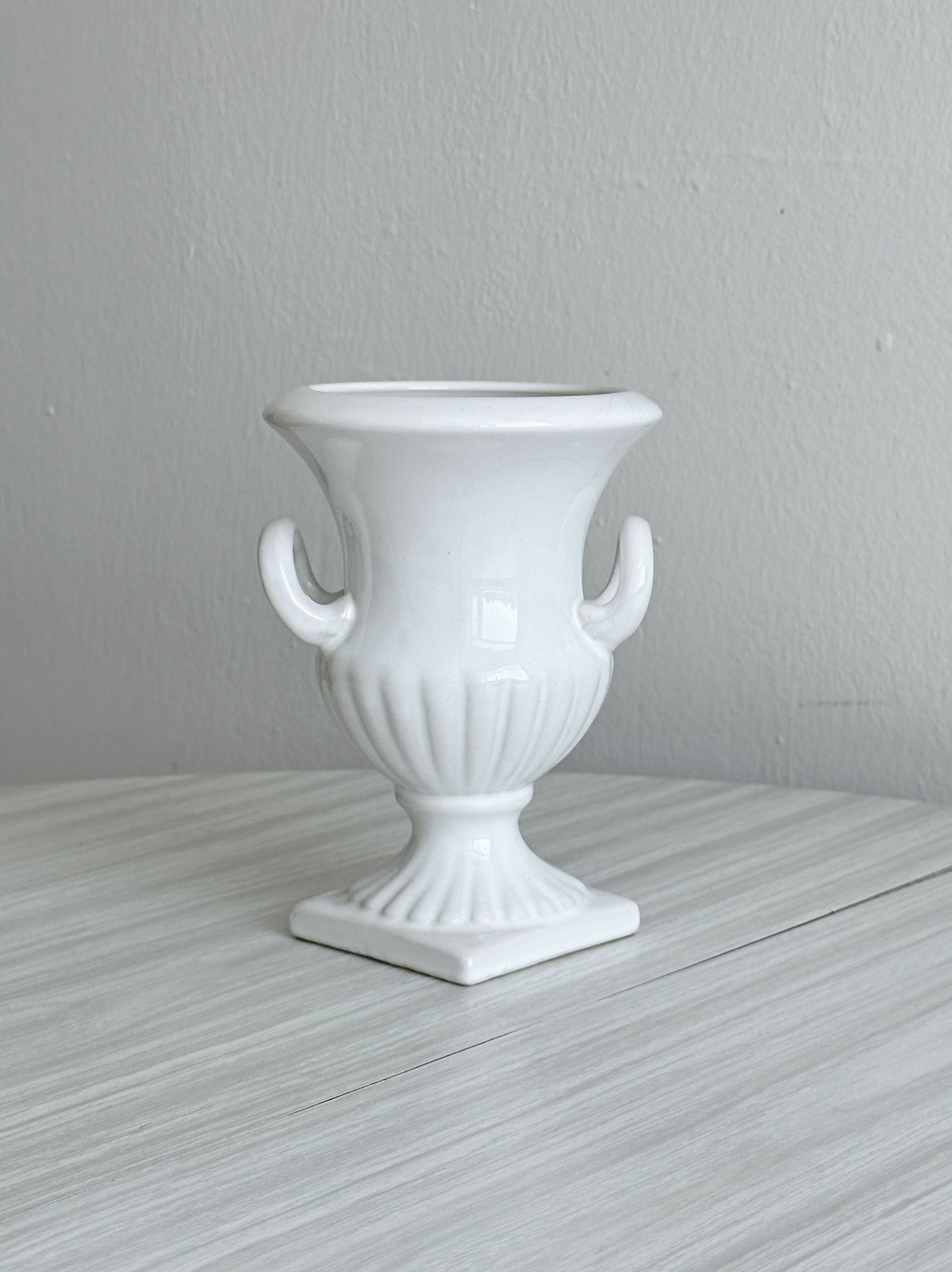 Cache-pot, white vase