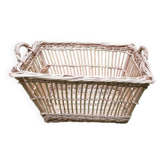 Old wicker laundry basket (61 cm)