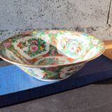 Chinese porcelain bowl with floral and bird decoration – Famille Rose style