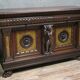 Buffet cabinet style Renaissance a caches secretes en noyer et orme époque