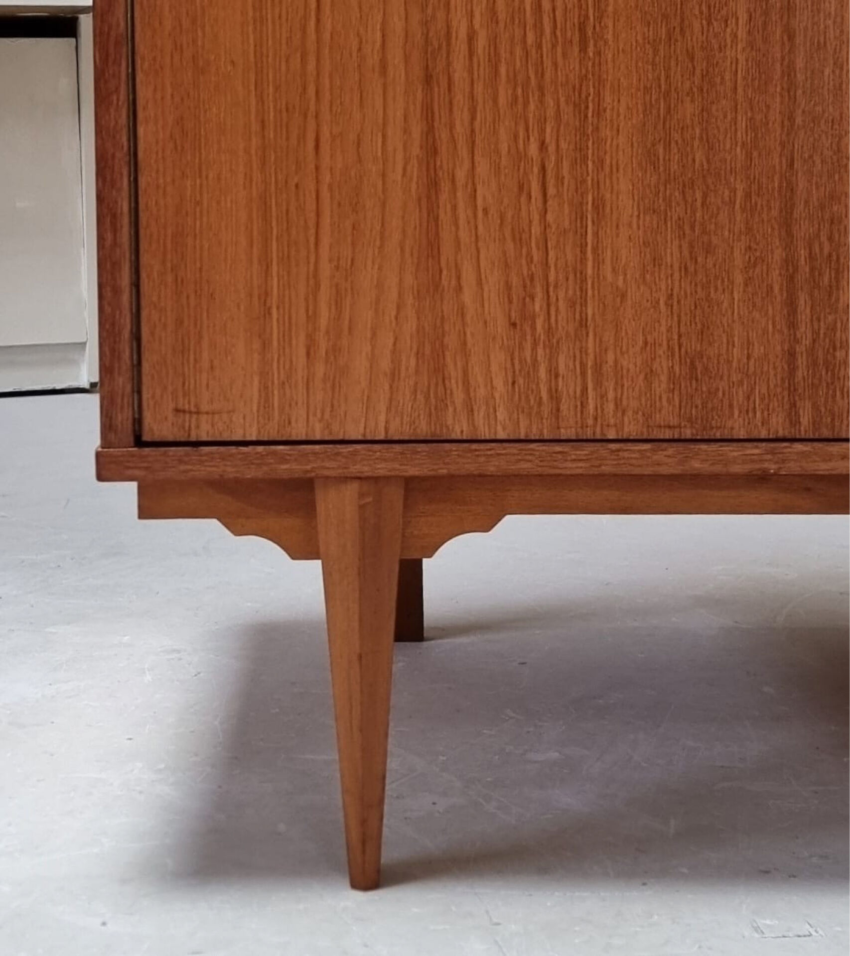 Armoire du milieu du siècle