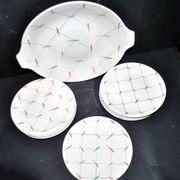 11 assiettes à dessert et plat à tarte vintage en céramique à décor de carreaux