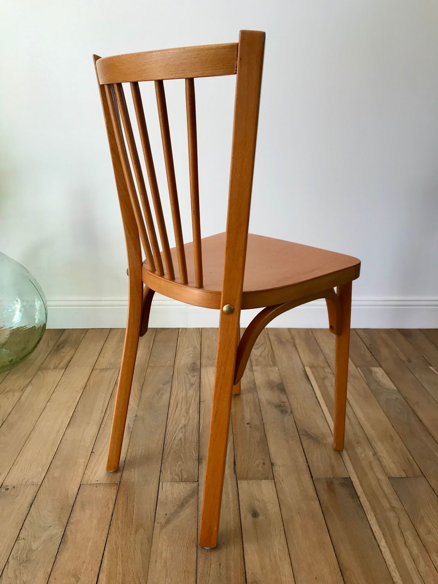 Chaise bistrot Baumann en bois de hêtre clair N°12 années 50