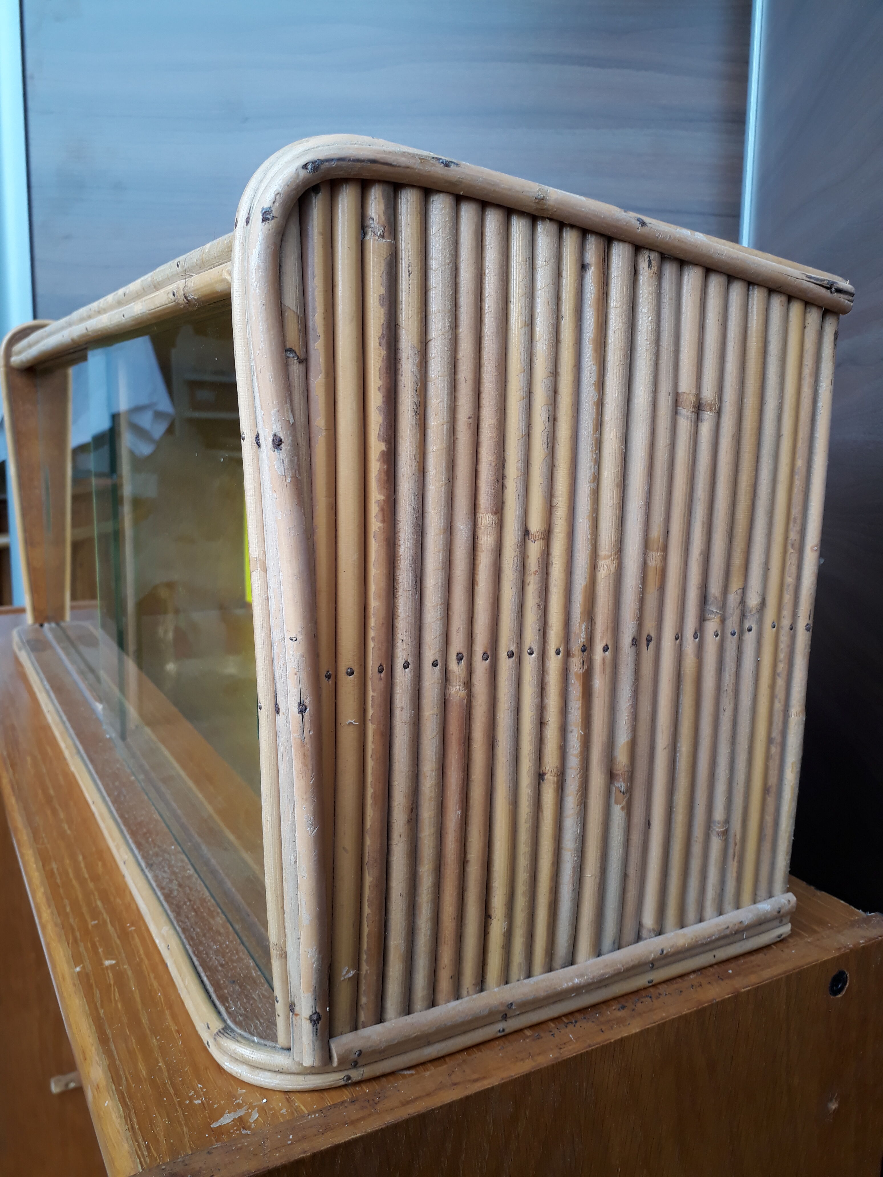 Showcase shel wicker 1950