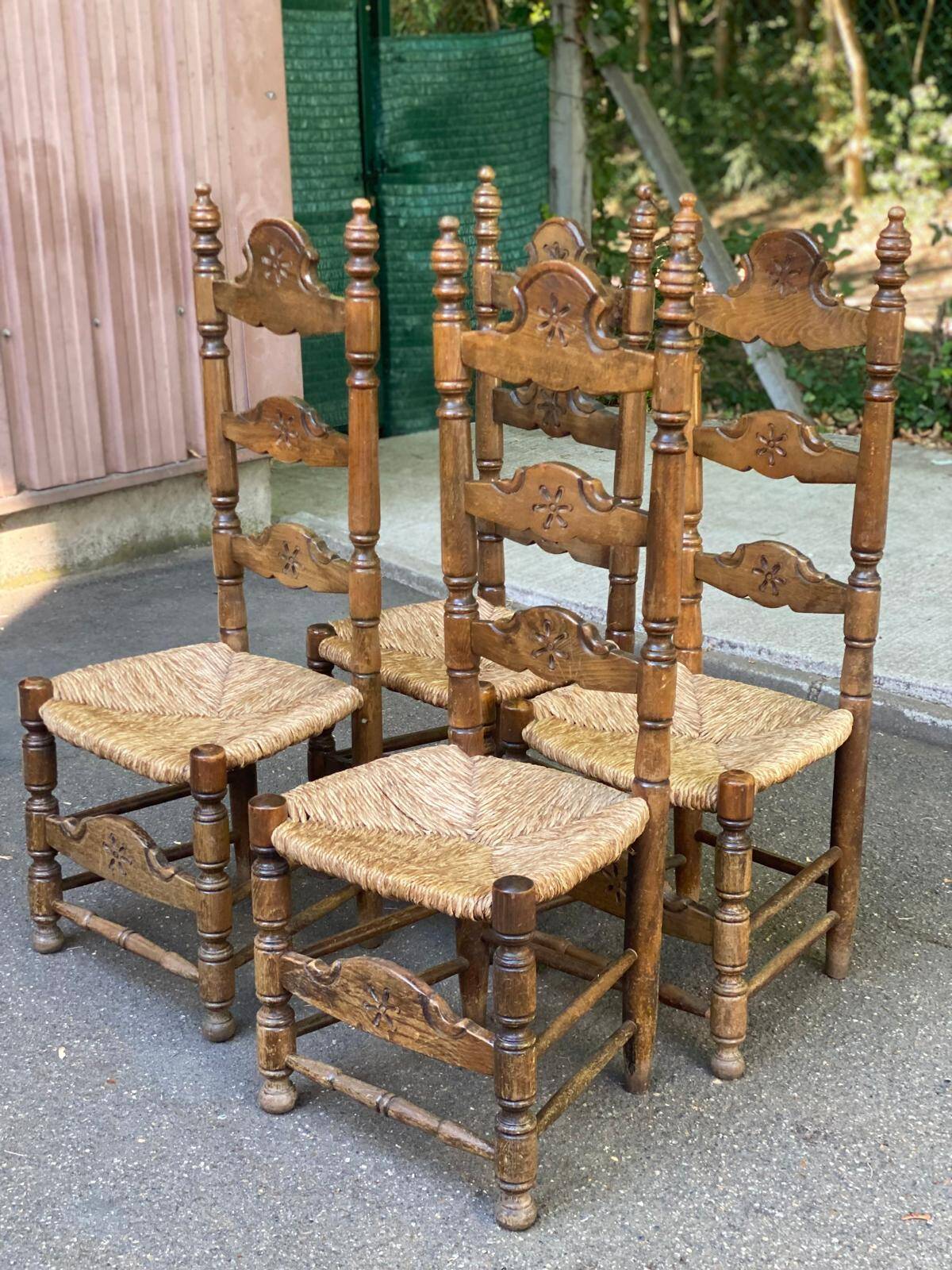 Set of 5 or 4 chic rustic traditional dining chairs with rush seats.