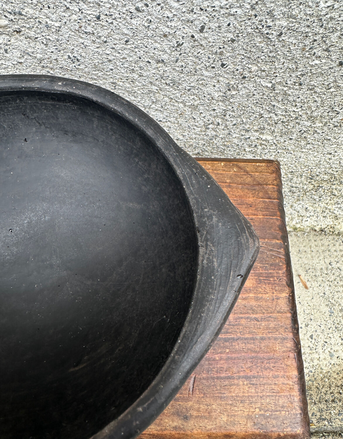 Ancient bowl, Colombian ceramic pottery La Chamba.