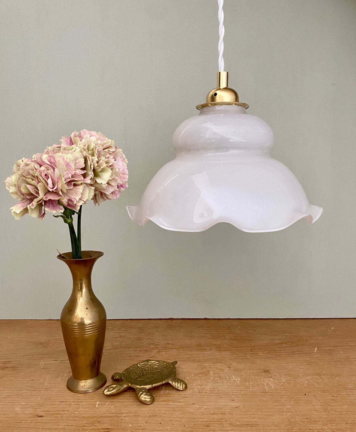 Vintage lampshade pendant light in white opaline