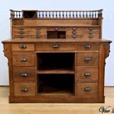 Oak apothecary counter – 1920