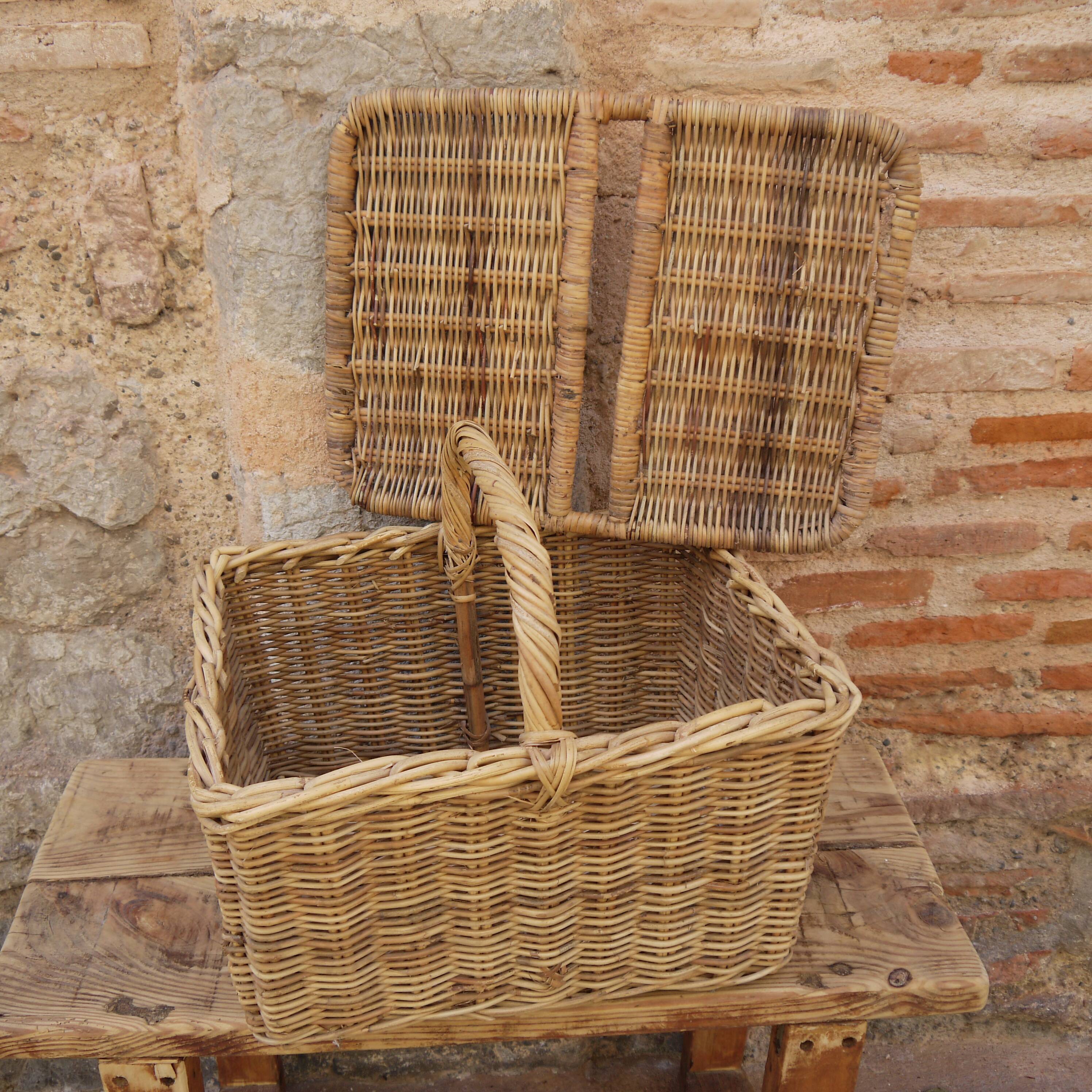 Wicker picnic basket