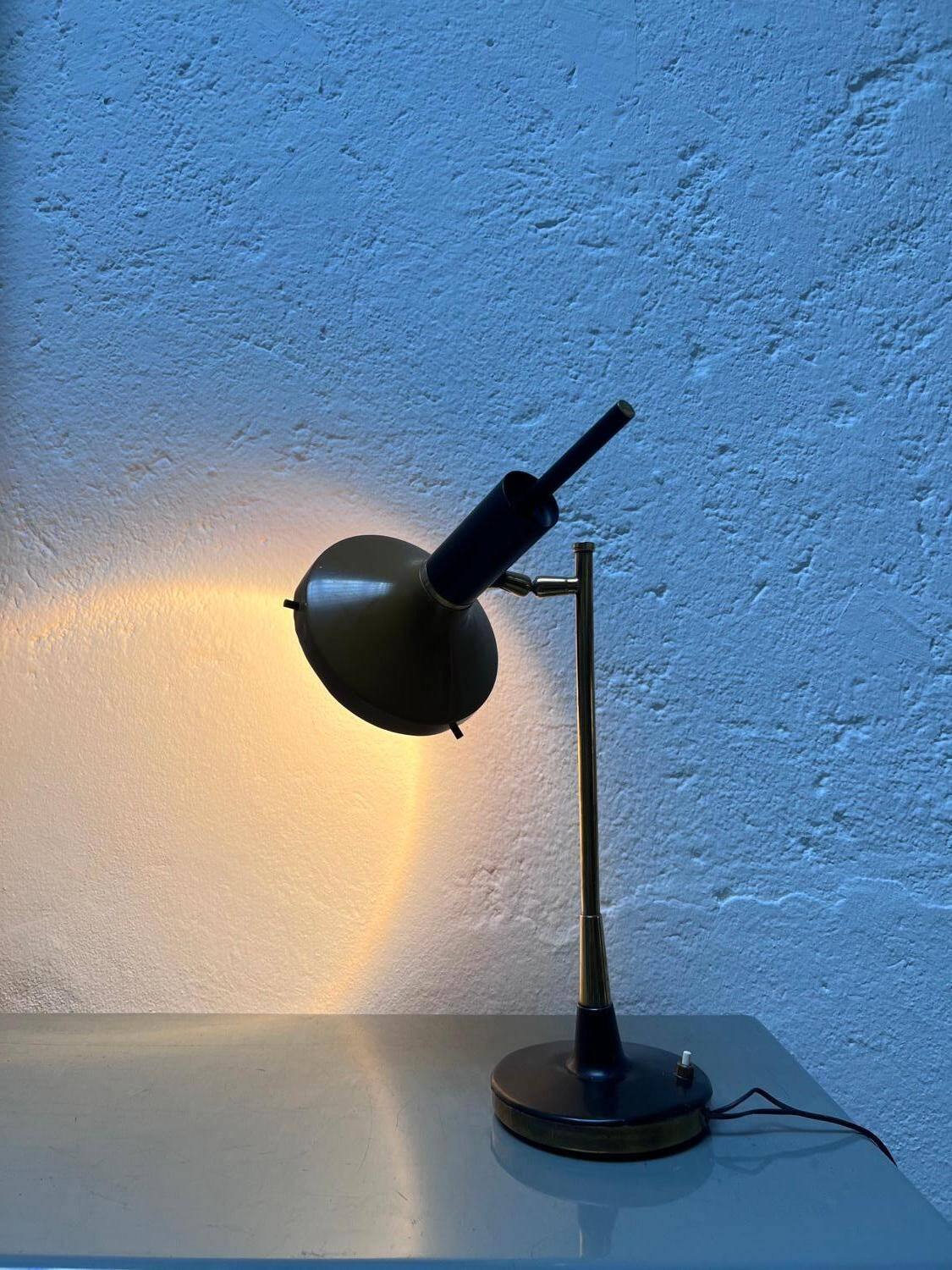 Lampe de table Mod. 553 par Oscar Torlasco pour Lumi, design italien collectible