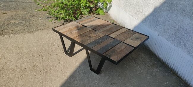 Table basse bois et métal de style industriel