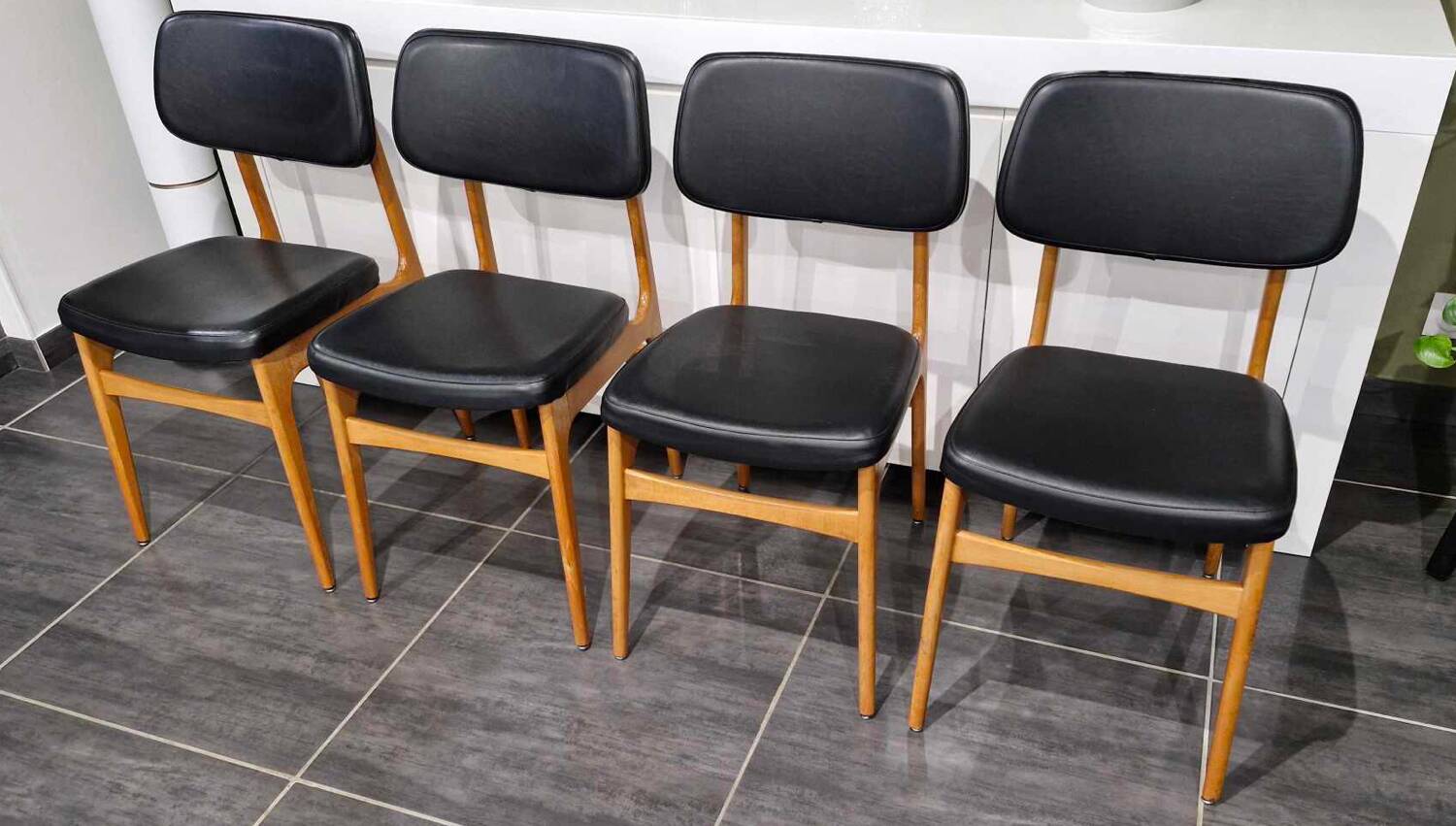 Series of 4 Scandinavian chairs, 1970s