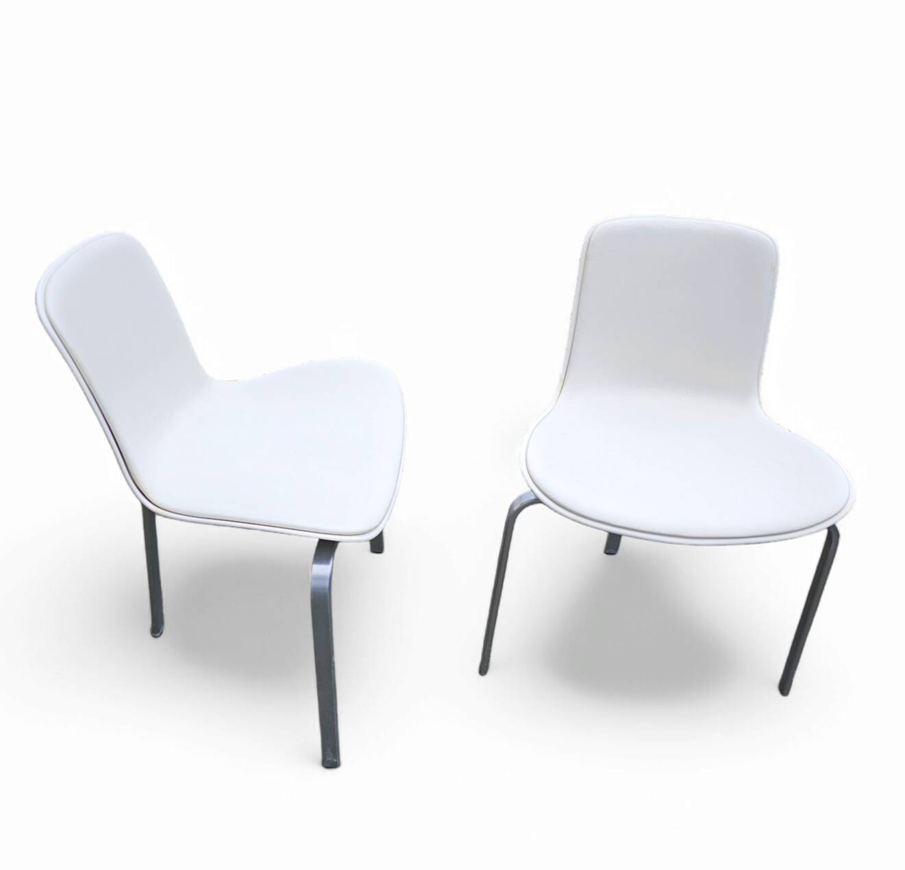 Designed by Poul Kjærholm / 1978/2007  White shell / white leather