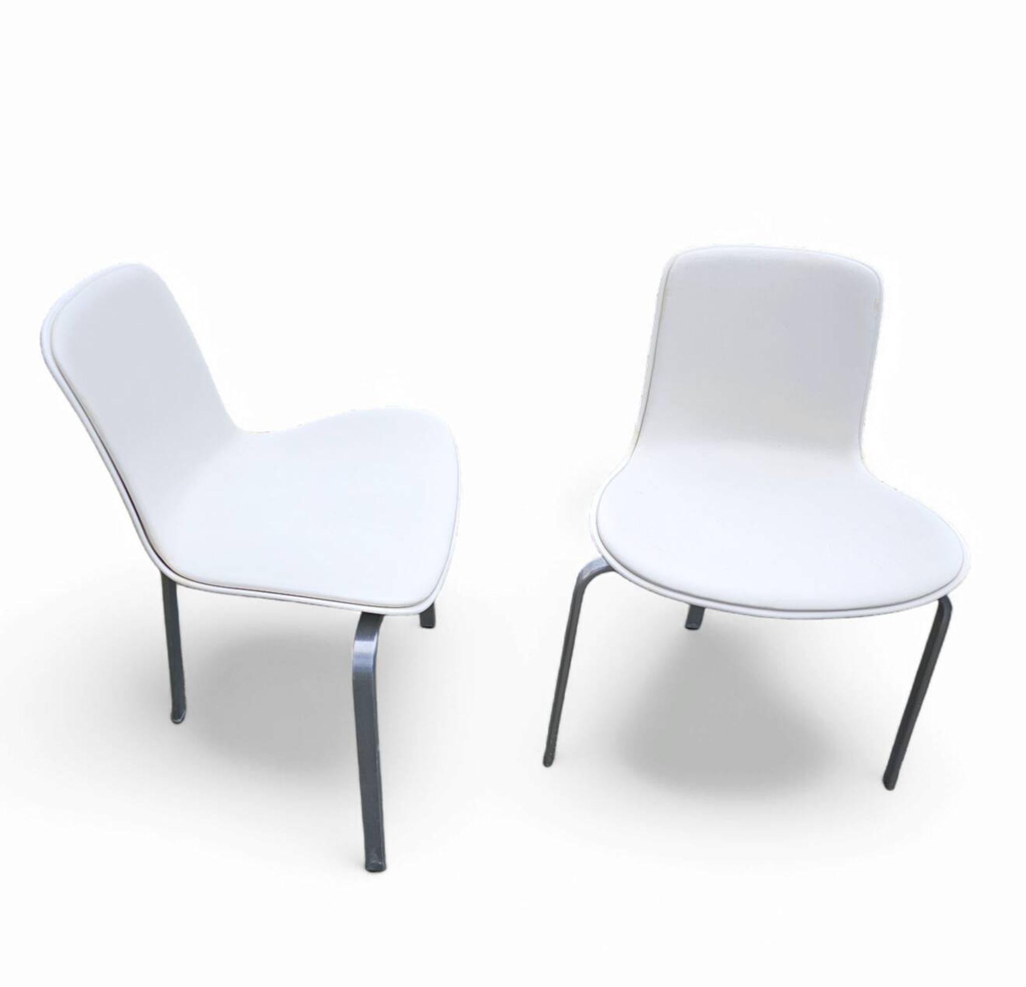 Conçu par Poul Kjærholm / 1978/2007 Coque blanche / cuir blanc