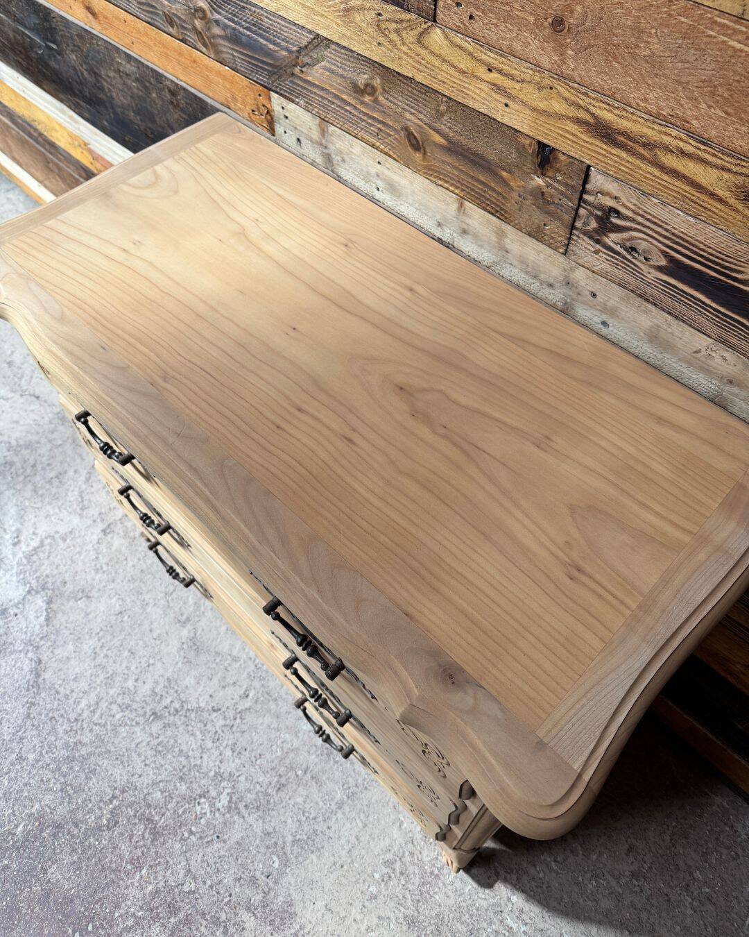 Commode in air-dried cherry wood