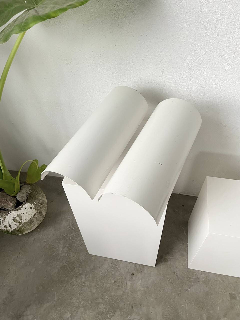 Pair of Parscot wall lights in white lacquered metal from the 80s