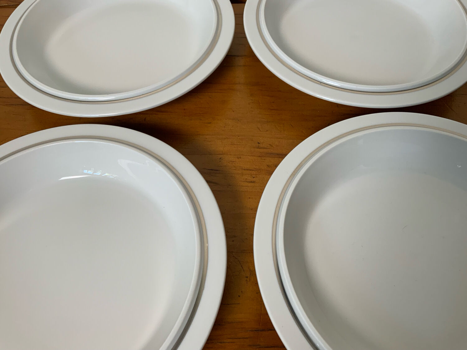 White and silver plates