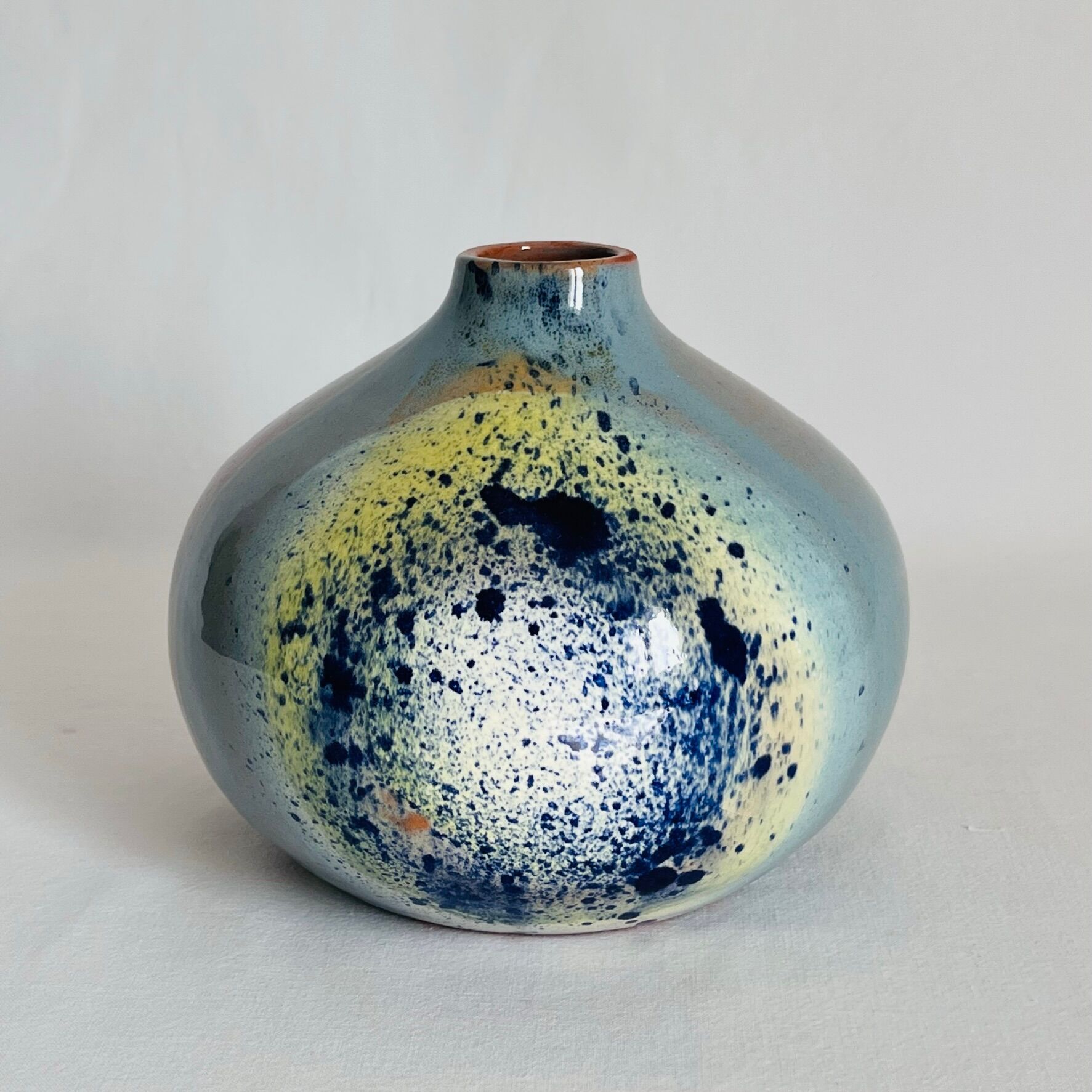 Vase goutte d'eau en terre cuite émaillée bleu