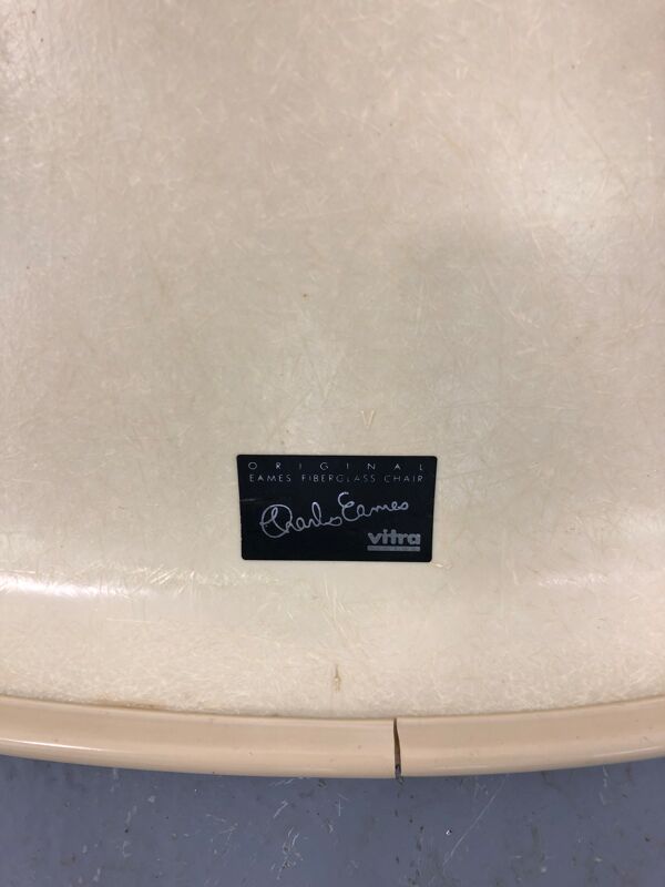 Chaise en fibre de verre par Charles & Ray Eames pour Vitra, années 1960