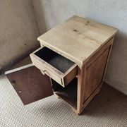 Petit meuble ancien en bois massif restauré