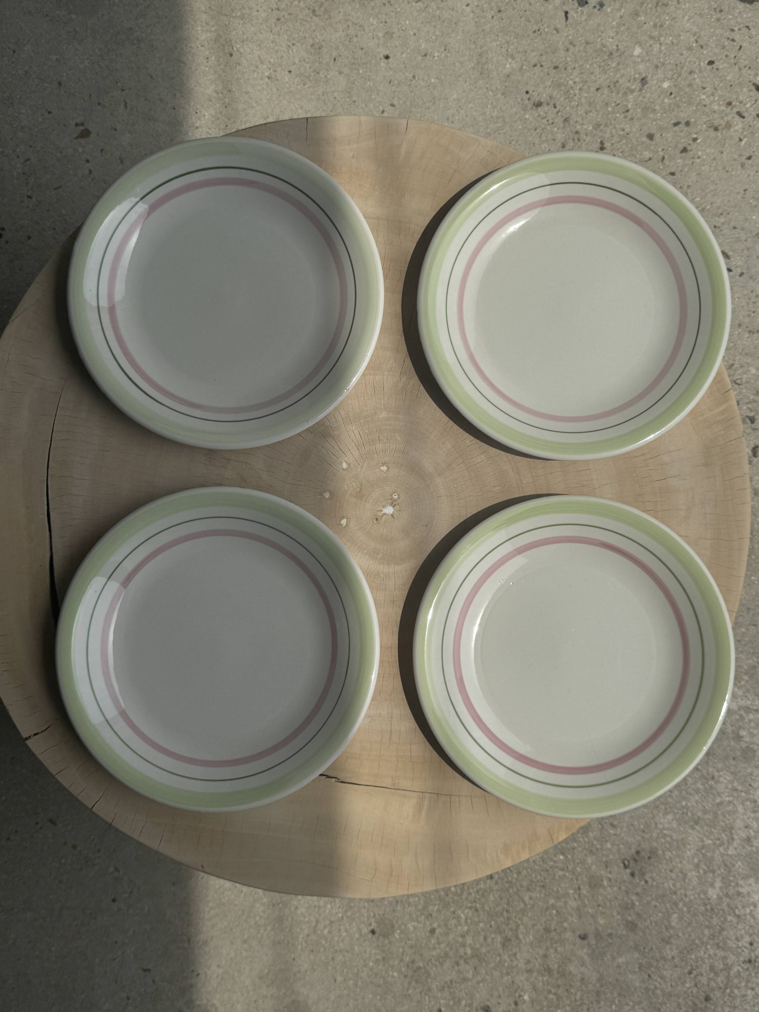 Set of 12 green and pink Italian plates