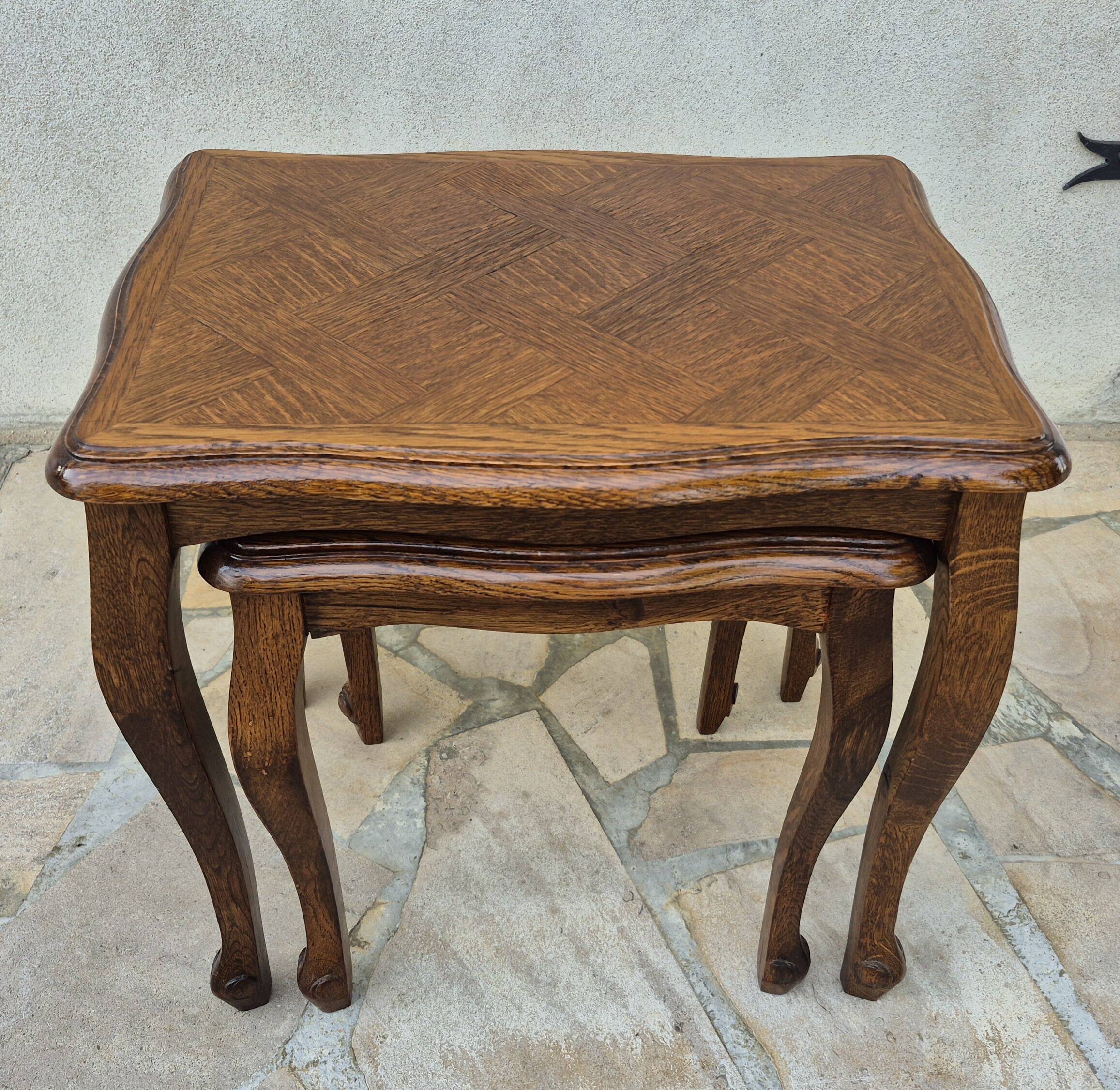 2 nesting tables in solid wood in Louis XV style