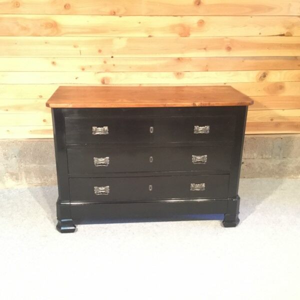 Black chest of drawers