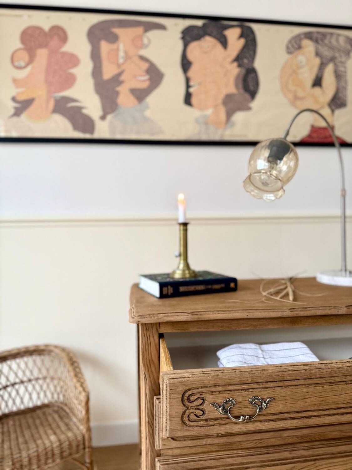 Beautiful renovated wooden chest of drawers - 4 drawers