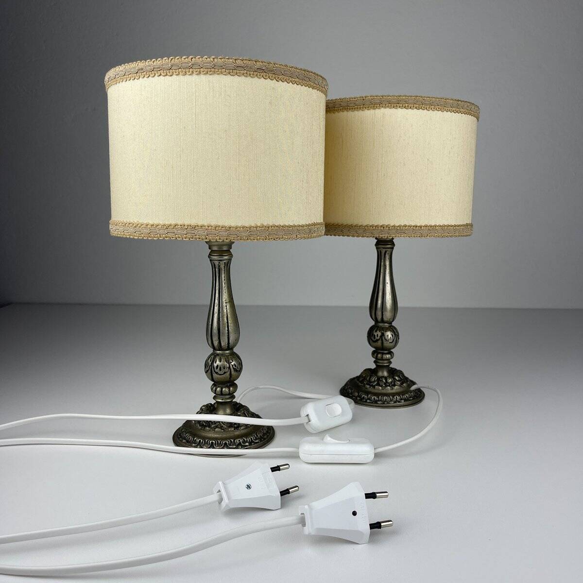 Lampe de table en métal, Italie années 1960