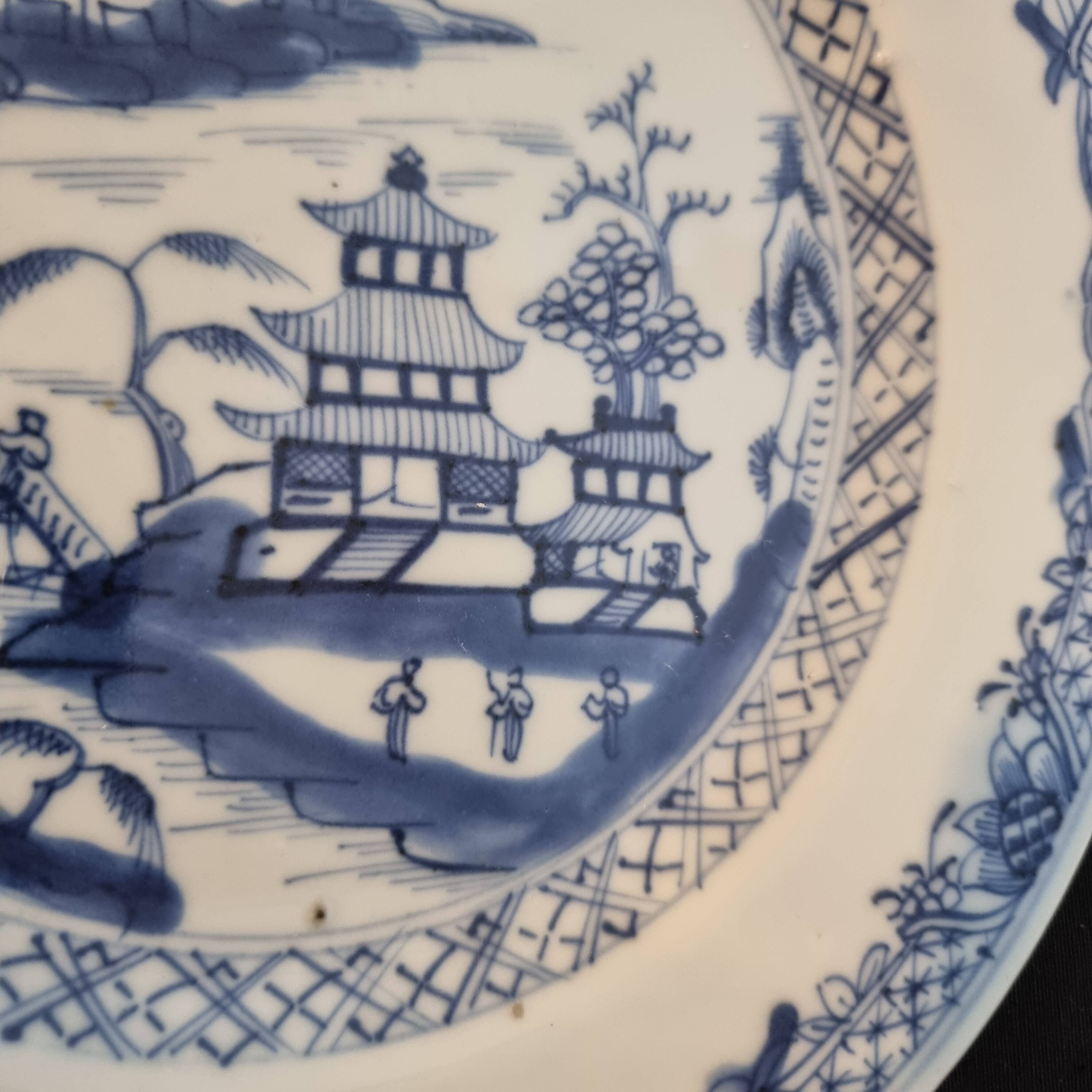 Chinese porcelain plate, Qing dynasty, Qianlong period (1736-1795)