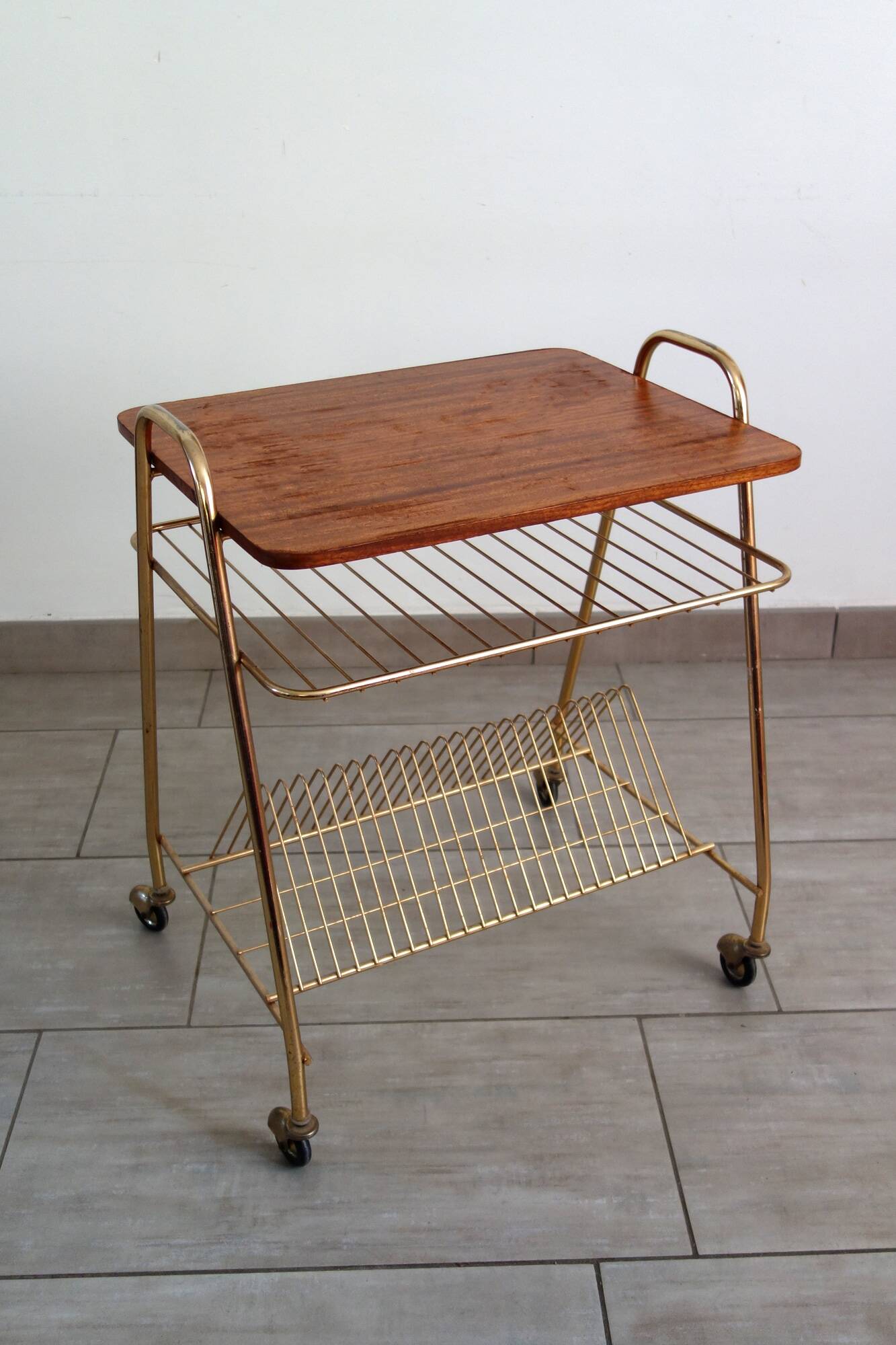 Vintage vinyl and turntable holder serving table